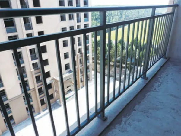 鋅鋼陽(yáng)臺(tái)護(hù)欄