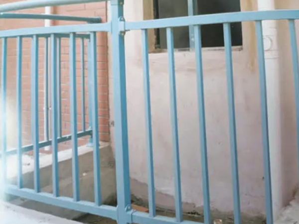 鋅鋼陽(yáng)臺(tái)護(hù)欄