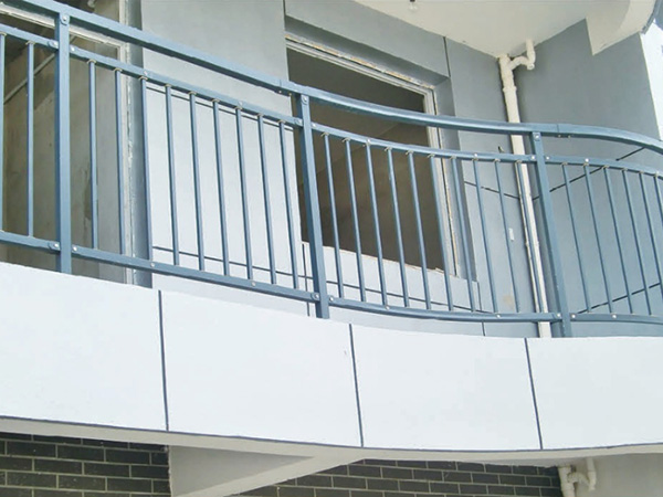 鋅鋼陽(yáng)臺(tái)護(hù)欄