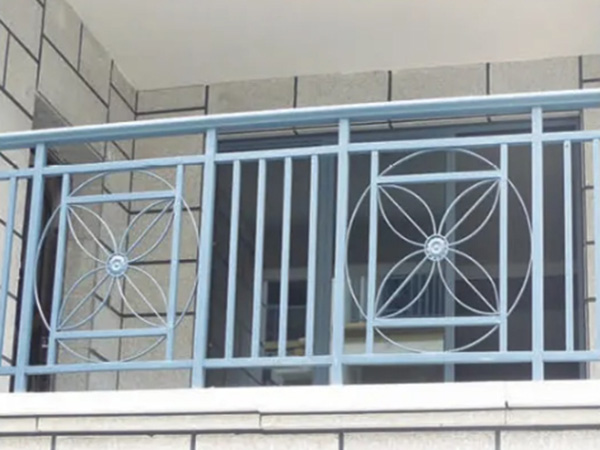 鋅鋼陽(yáng)臺(tái)護(hù)欄