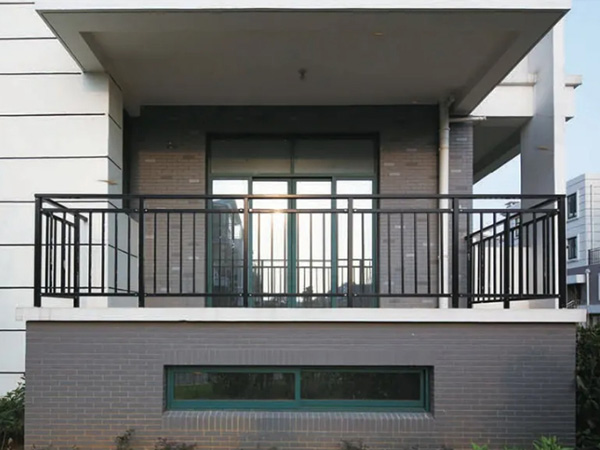 鋅鋼陽(yáng)臺(tái)護(hù)欄